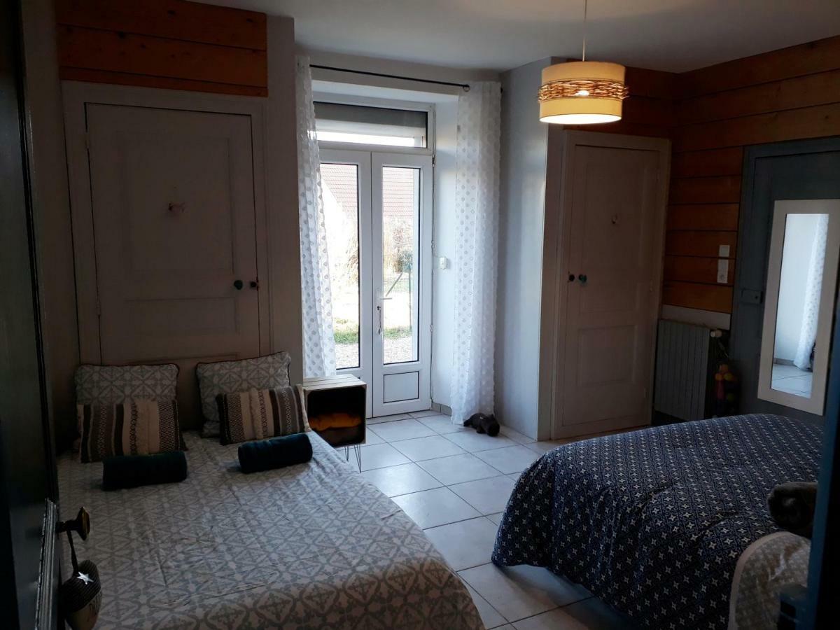Gite Aux Lauriers Lacroix-sur-Meuse Bagian luar foto