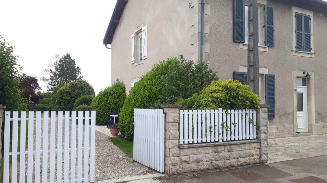 Gite Aux Lauriers Lacroix-sur-Meuse Bagian luar foto