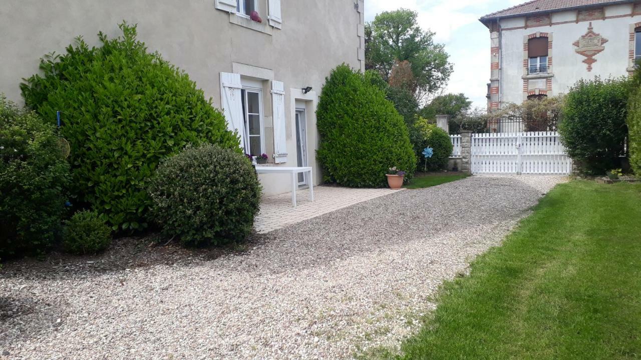 Gite Aux Lauriers Lacroix-sur-Meuse Bagian luar foto