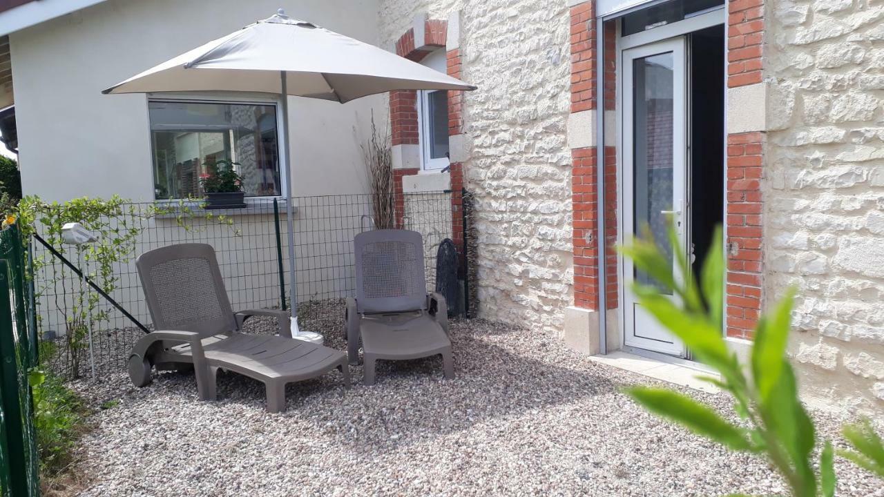 Gite Aux Lauriers Lacroix-sur-Meuse Bagian luar foto