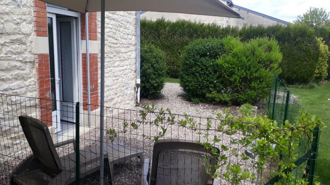 Gite Aux Lauriers Lacroix-sur-Meuse Bagian luar foto